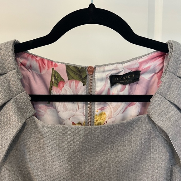 Ted Baker London Working Title Daizid Pleat Shoulder Peplum Dress Gray Size 2/US - Picture 4 of 10